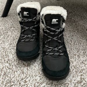 Black Sorel Waterproof 7-1/2 women’s snow boots